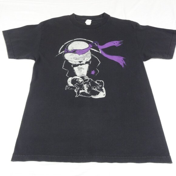 TMNT NINJA TURTLE DONATELLO IN SUIT SAVING TURTLE - BLACK MEDIUM T-SHIRT L219 - Picture 2 of 3
